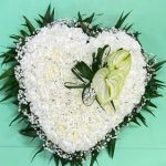 Corona Corazón de clavel blanco